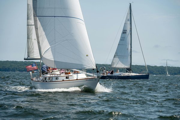 Pourquoi choisir un voilier beneteau pour vos aventures en mer ?